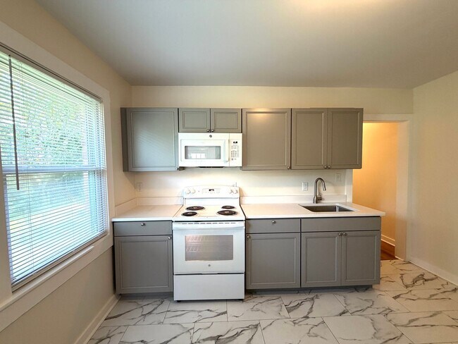 Building Photo - Swannanoa - Newly Renovated Beacon Village Cottage