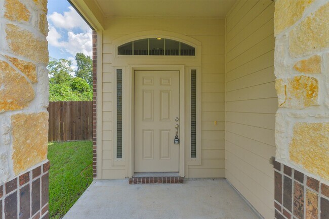 Building Photo - 25822 Zula Dr