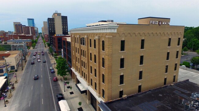Primary Photo - 369 E Main St