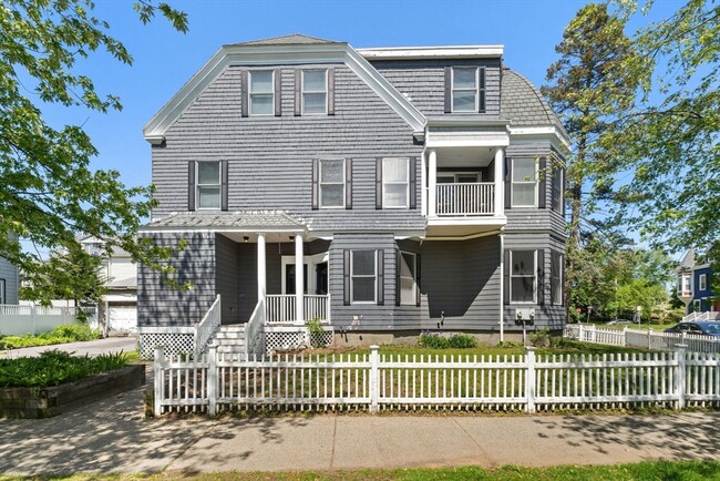Primary Photo - 179 Ocean St