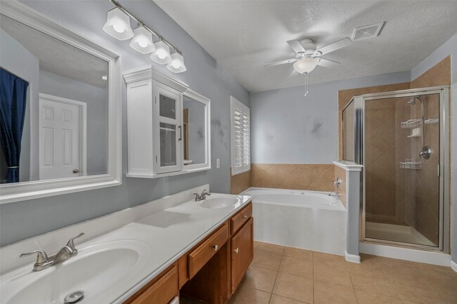 Building Photo - 22110 Field Green Dr