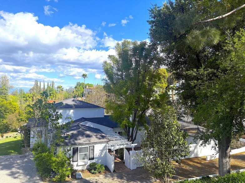 Building Photo - 4800 Brewster Dr