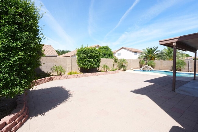 Building Photo - 16182 N 157th Dr