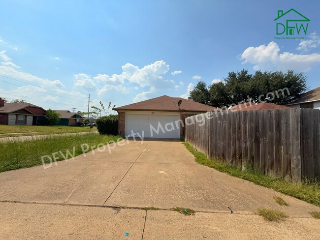 Building Photo - Charming Corner-Lot 2-Bedroom Home For Lease in Mesquite!