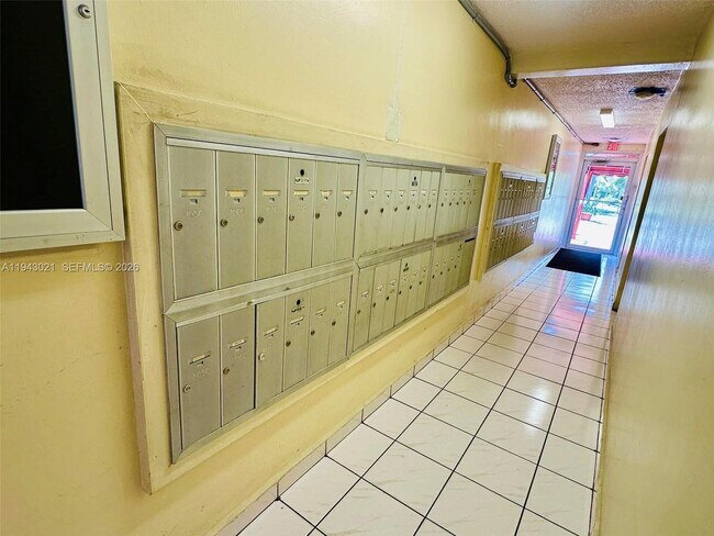 Building Photo - 215 SE 3rd Ave