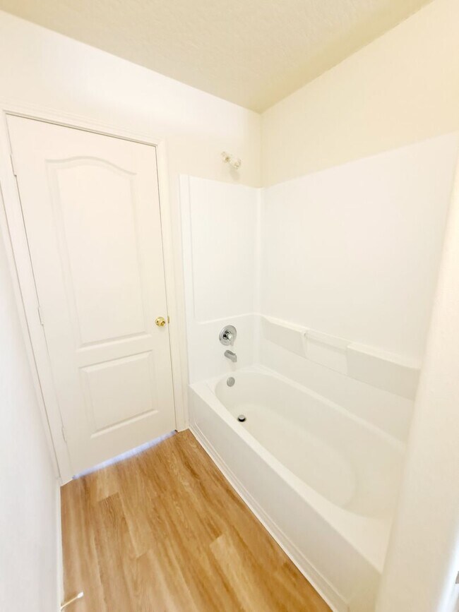 Building Photo - Gorgeous 4-bedroom, 2-bath home featuring two spacious living areas