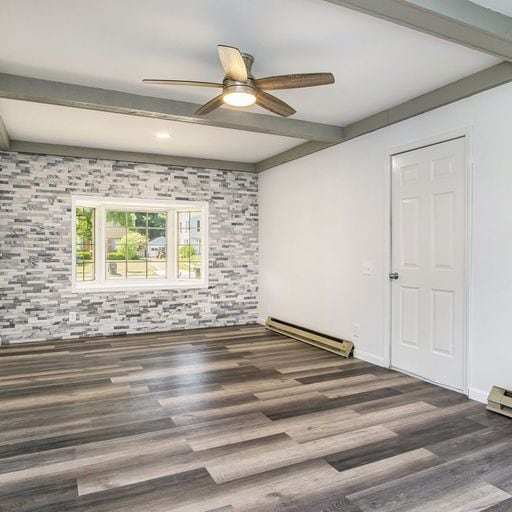 Den - 716 S Twyckenham Dr