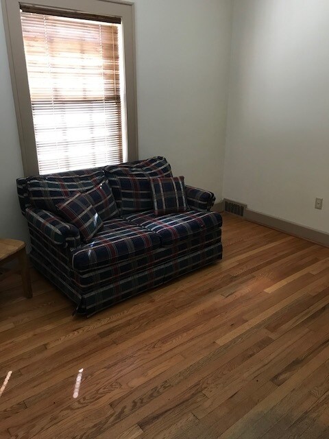 Building Photo - COMING SOON! Maryville 37801 - 3 bedroom, ...