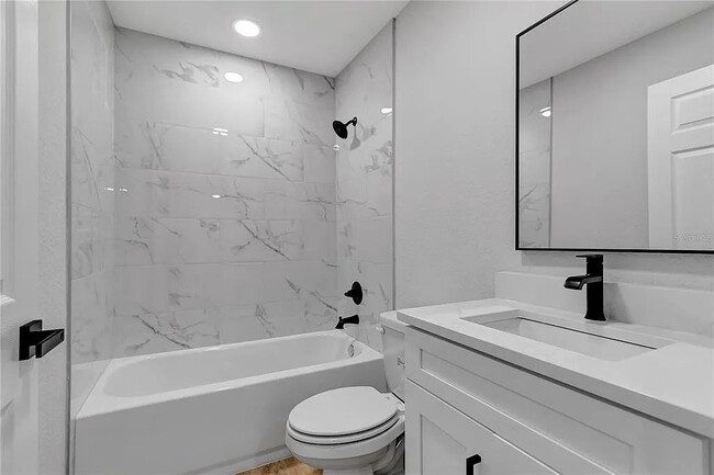Building Photo - "Charming 2-Bed Duplex Retreat at 770 Scot...