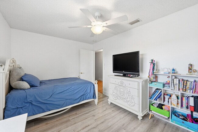 Building Photo - 2498 NW 99th Ave