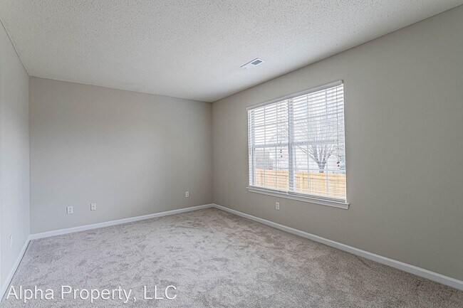 Building Photo - 3 br, 2 bath House - 4 Buzzell Ct