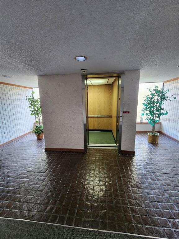 Building Photo - 13610 S Village Dr