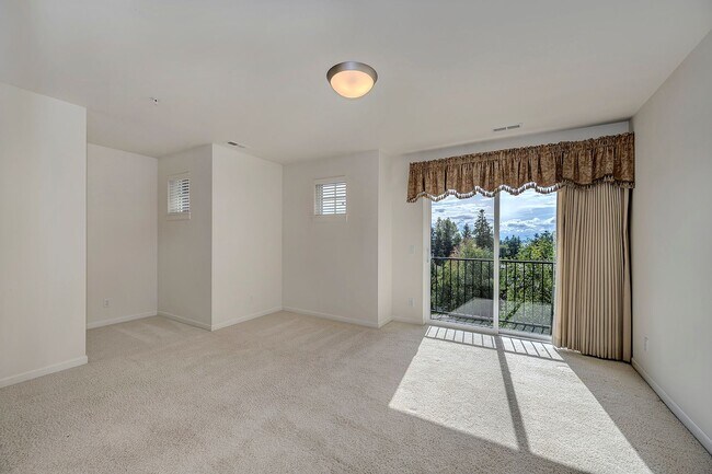Building Photo - Mukilteo Townhome