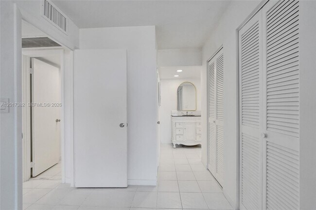Building Photo - 1600 S Ocean Dr