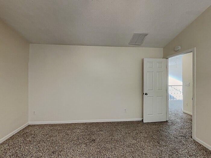 Building Photo - 2400 Village Green Dr