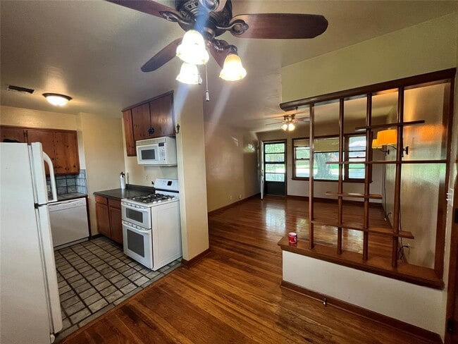 Building Photo - 511 Fleetwood Dr