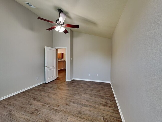 Building Photo - 8921 Highland Orchard Dr