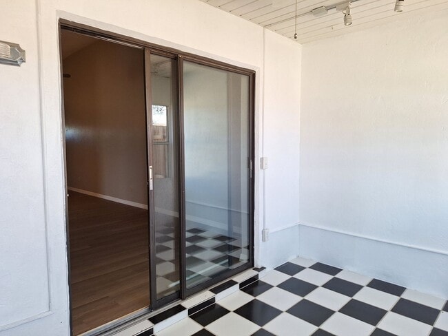 Building Photo - 2BR 2BA SHANGRI-LA DUPLEX