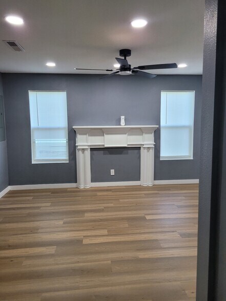 Livingroom - 913 Virginia Ave