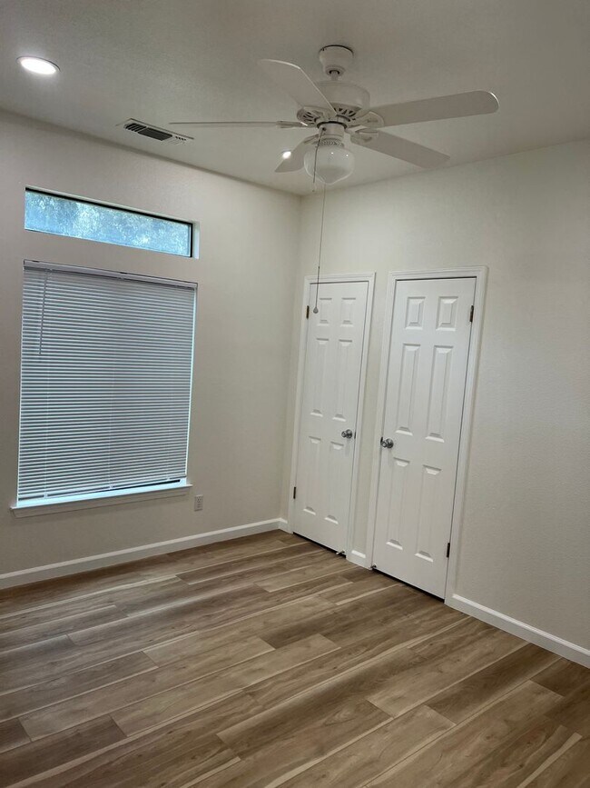 Building Photo - Beautiful Family Home