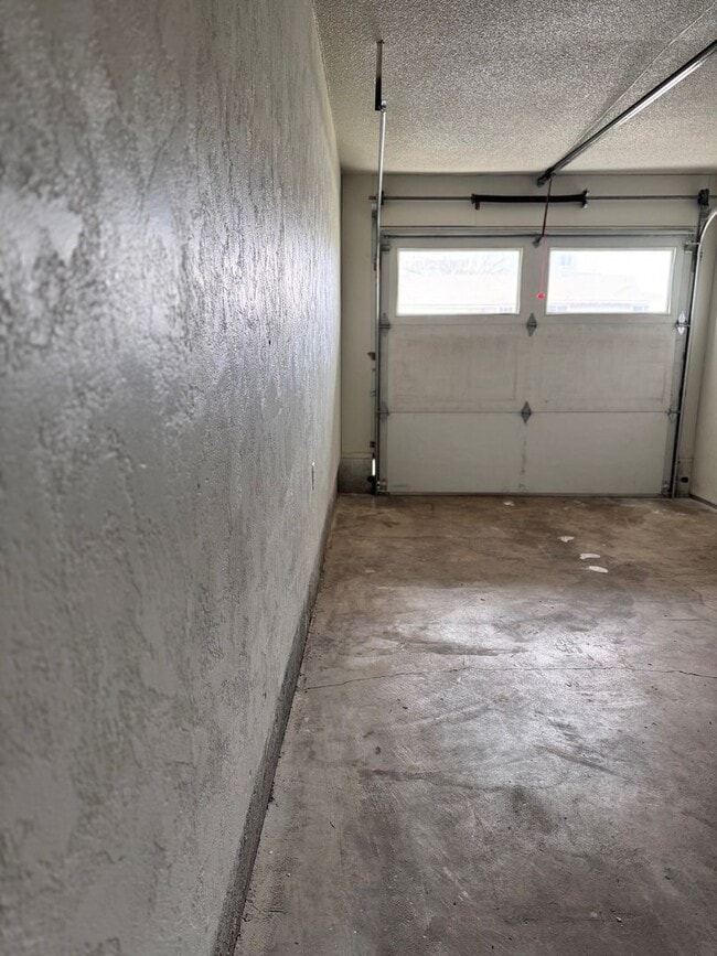 Building Photo - Charming 2-Bedroom Home with Spacious Backyard – Move-In Ready!