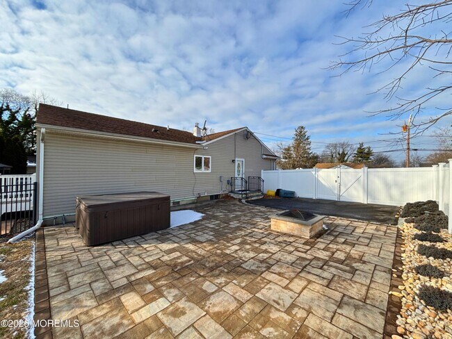 Building Photo - 16 Maryland Ave