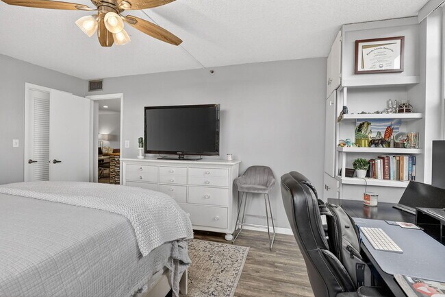 Building Photo - 3001 W Rolling Hills Cir