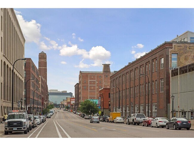 Building Photo - 404 N Washington Ave