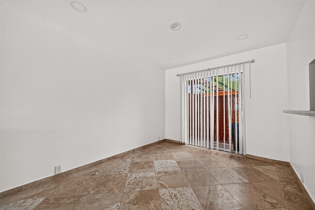 Building Photo - 3303 W Greenridge Dr
