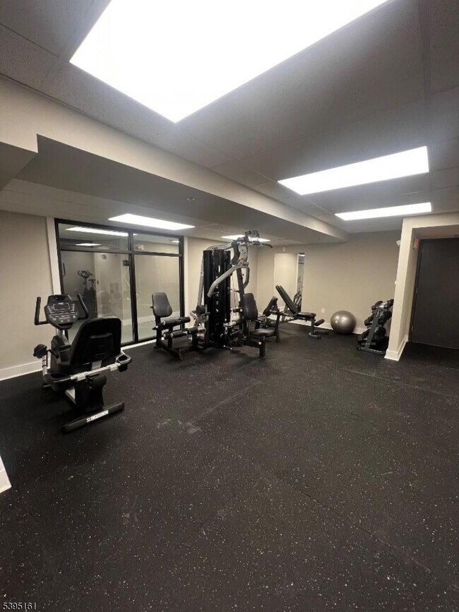 Building Photo - 22 Center St