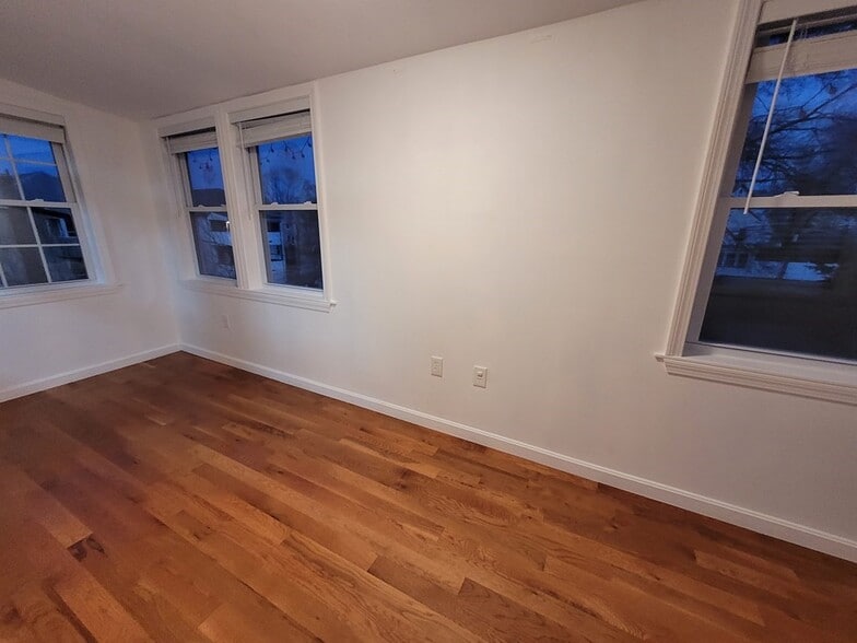 Building Photo - 31 Lyman Ave
