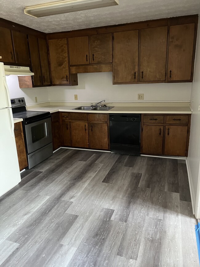 Kitchen - 1915 Patterson Ct