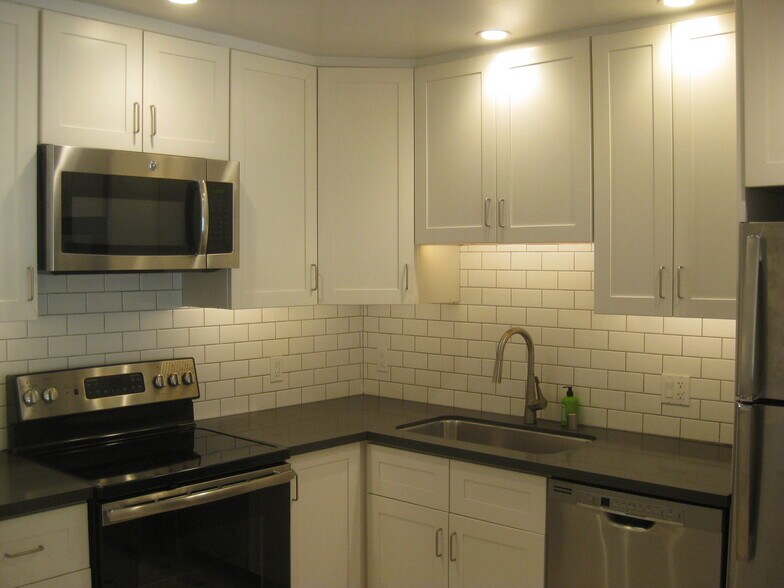 Building Photo - 300 Bocana St