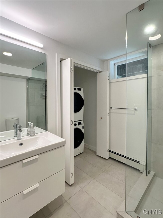 Building Photo - 1308 E Shore Dr