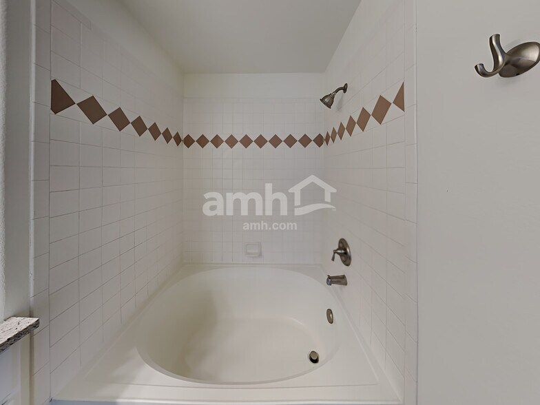 Building Photo - 5616 Marabou Way