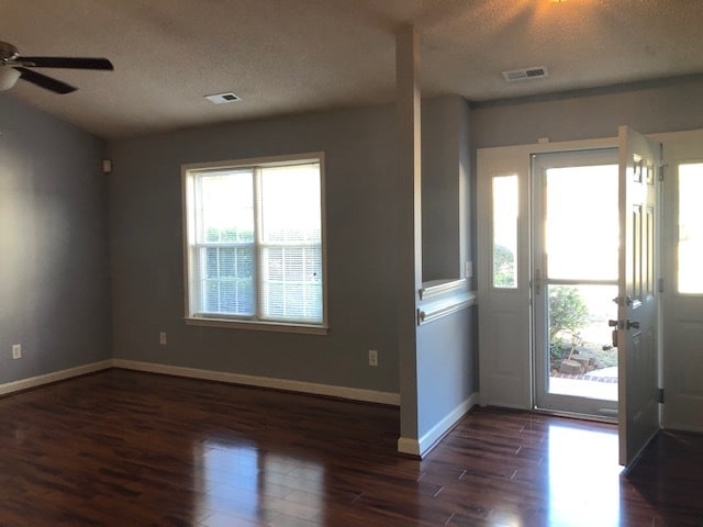 Building Photo - 905 Lowry Ct