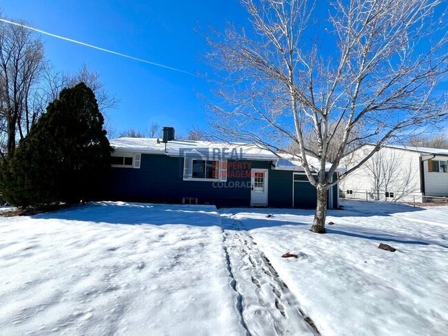 Building Photo - 324 Davie Dr