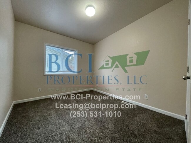 Building Photo - 3 BEDROOM, 2 BATH AVAILABLE $1795.00