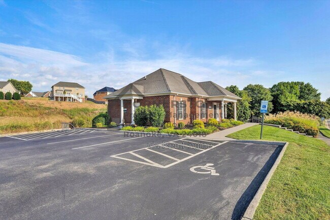 Building Photo - 2737 Russlen Dr
