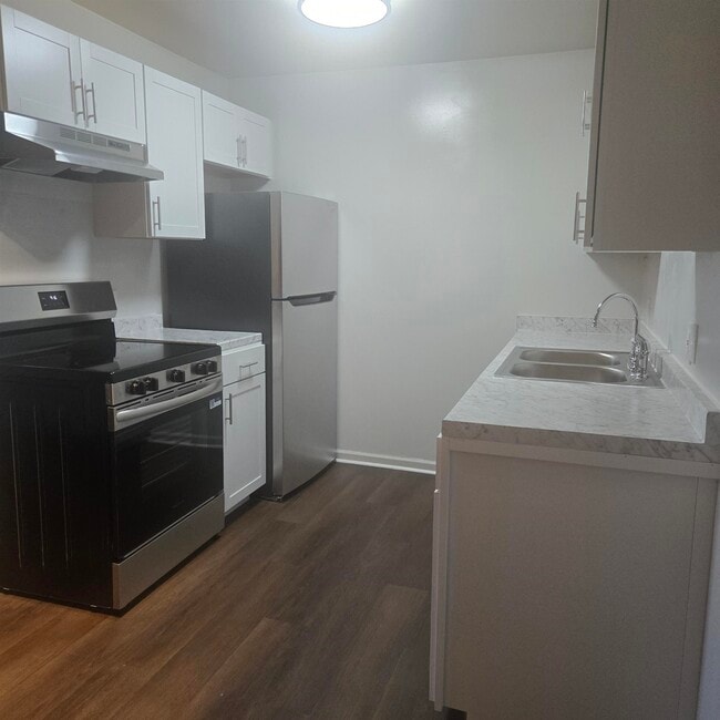 Building Photo - 329 Mabry St