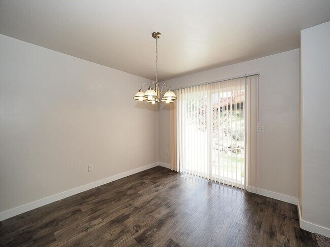 Building Photo - Draper Hillside Townhome