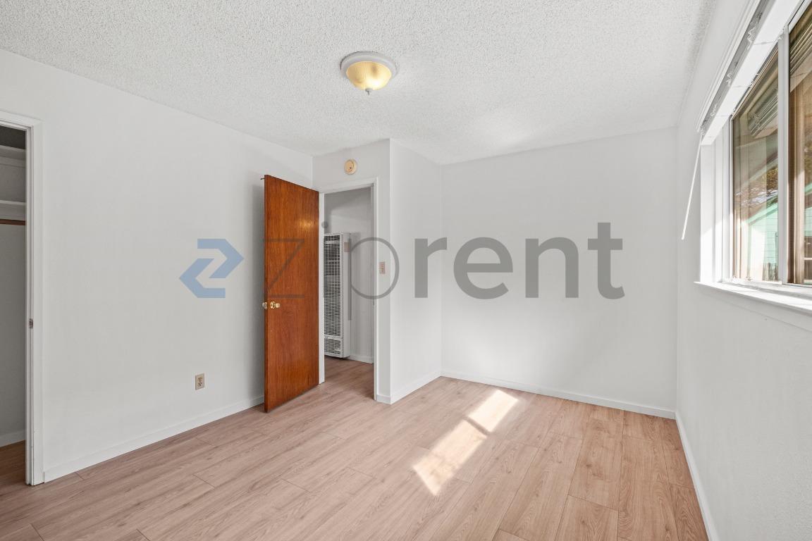 Building Photo - 12 Post St