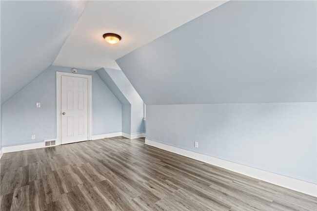 Building Photo - Beautiful Renovated 5 Bedroom House!