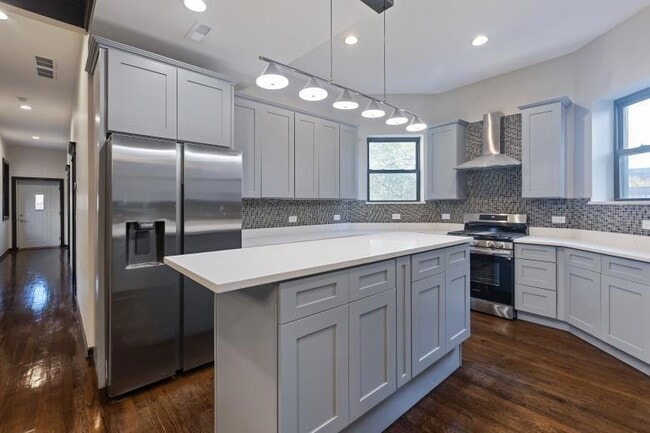 Building Photo - 444 E 48th St