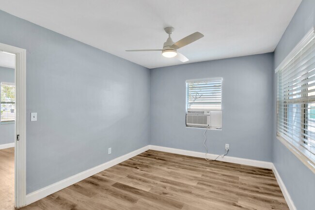 Building Photo - 308 S Mars Ave