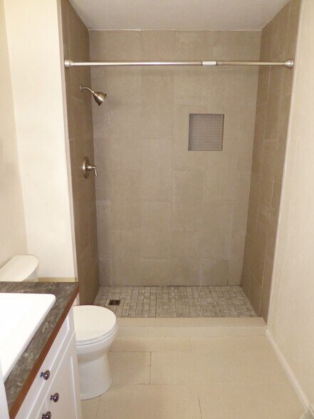 Building Photo - 1040 Ponderosa Dr