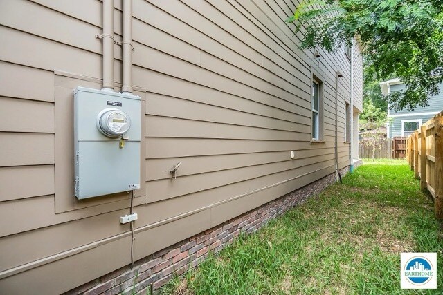 Building Photo - 210 E Columbus Dr