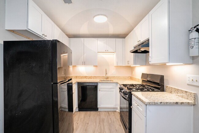 Building Photo - 2BR/1.5BA Townhome Near Downtown Snellville!