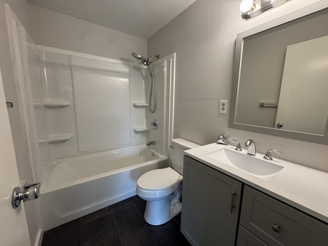 Building Photo - 462 Woodhaven Rd