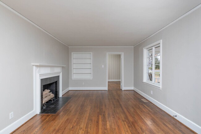 Building Photo - 992 Beverly Dr
